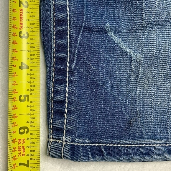 Union Bay Distressed Bermuda Jean Shorts Embroidered Pockets Size 0 - Picture 9 of 9